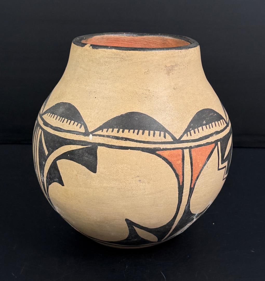 Santo Domingo Pueblo Pottery Jar: 7" tall, 7" diameter.