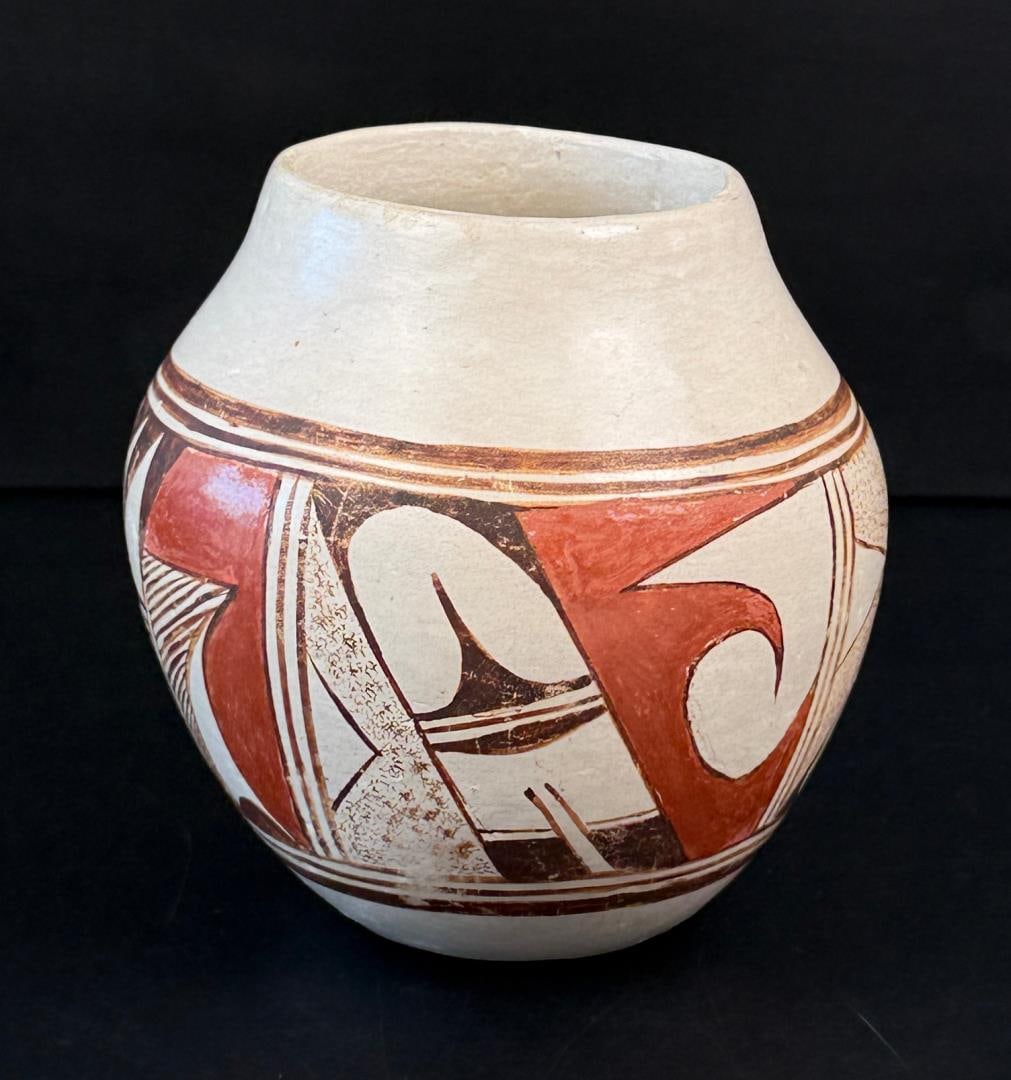 Delores Namoki Hopi Pueblo Jar (1 of 7)