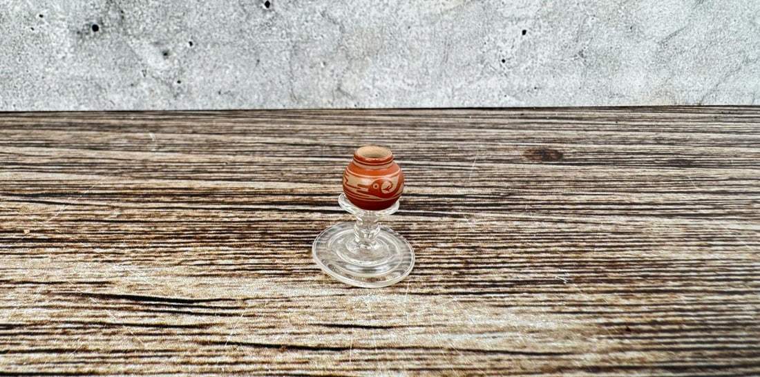 Teresa Wildflower Chemehuevi Miniature Pot: 1/4" diameter, 1/4" tall.