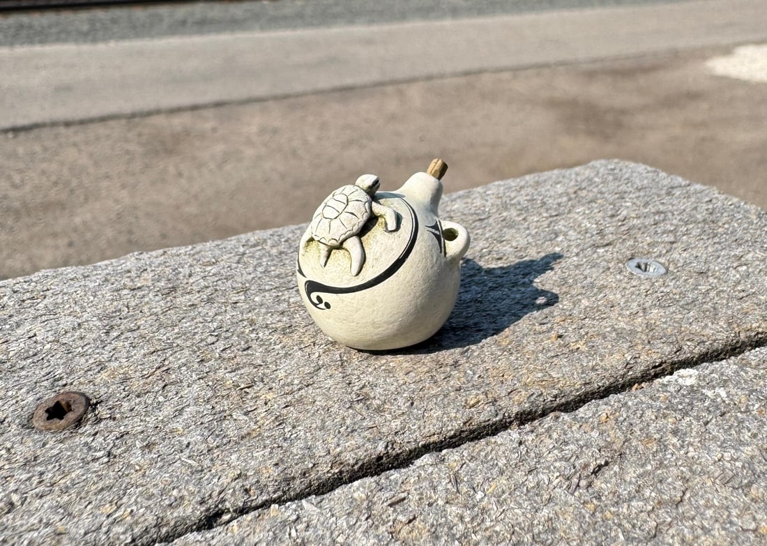 Teresa Wildflower Chemehuevi Miniature Canteen: 1" diameter.