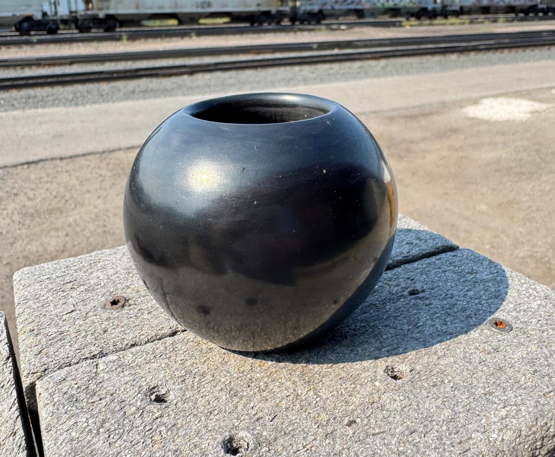 Maria Poveka Martinez San Ildefonso Seed Pot (1 of 10)