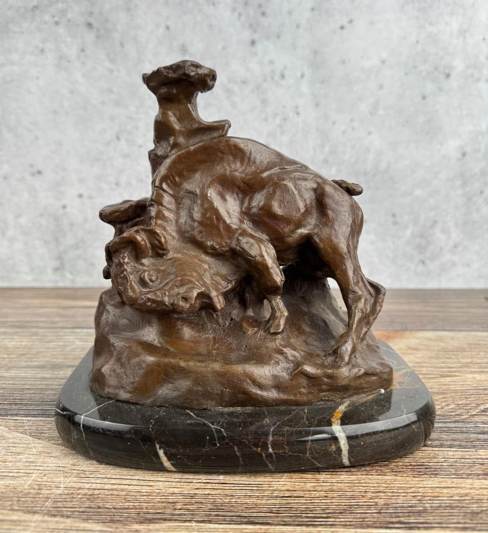 Charles M Russell Buffalo Rubbing Rock Bronze (1 of 5)