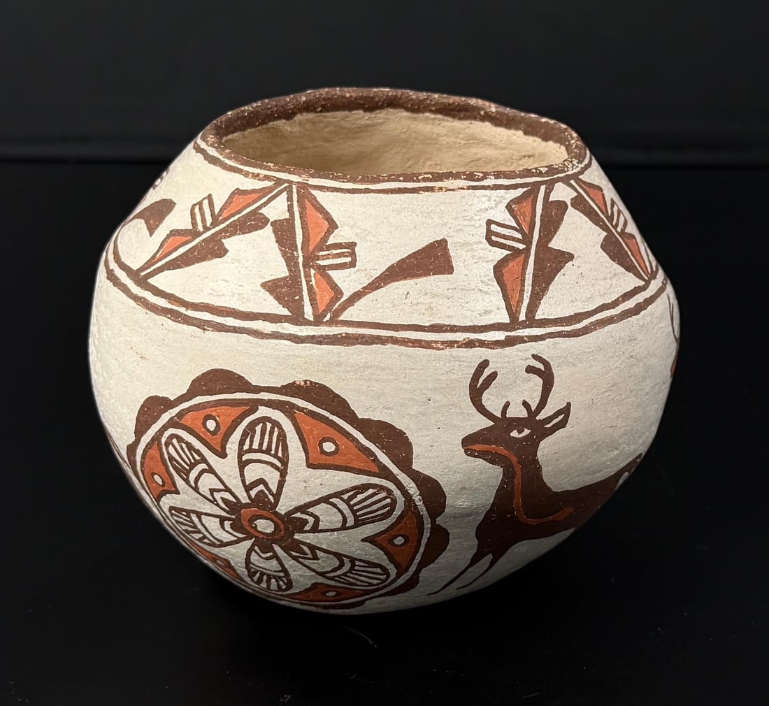 Mrs Cecil Vicenti Zia Pueblo Pottery Olla Jar: 5" diameter, 4" tall.