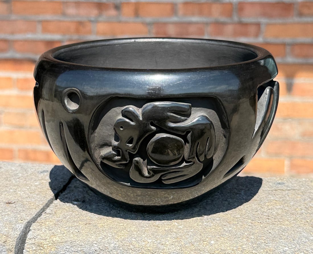 Veronica Naranjo Santa Clara Pueblo Bowl Jar: 6" diameter, 3 3/4" tall.