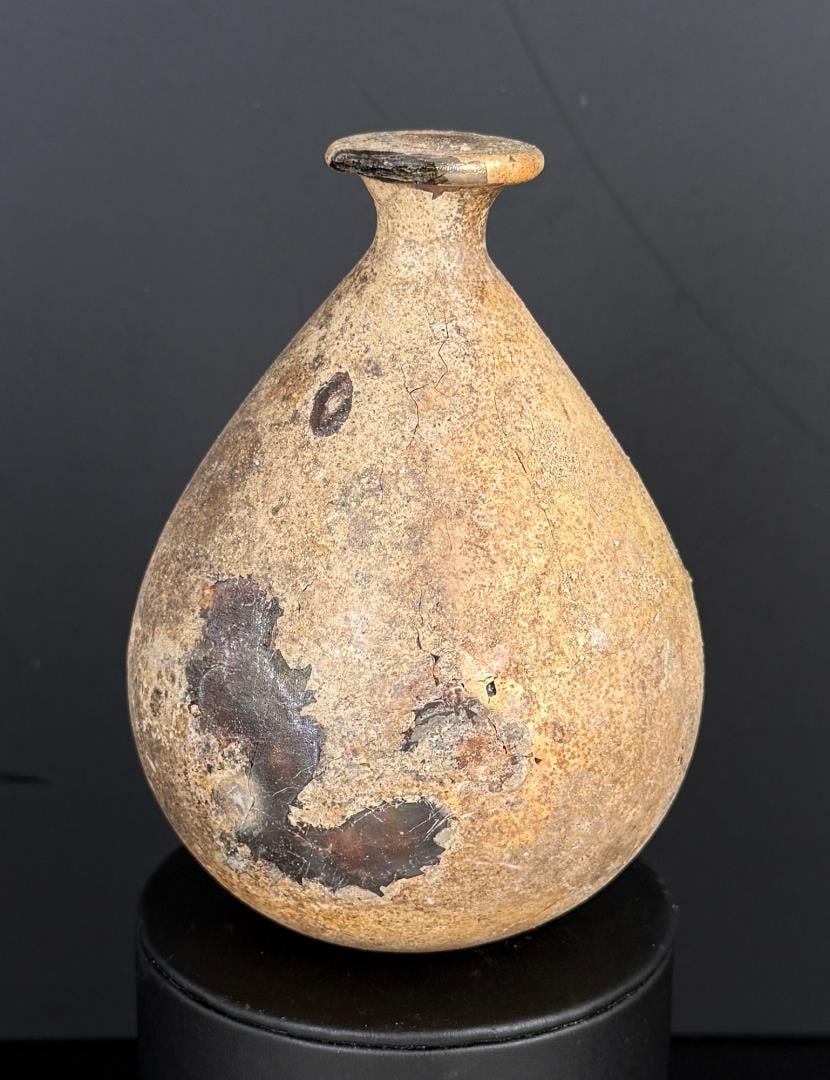 Ancient Holy Land Canaanite Terracotta Oil Jar: 4 1/2" tall, 3 1/4" diameter. Provenance: From the estate of Andrew Cunningham Ware. Andrew Cunningham Ware Collection (1945?2024), South Florida. Formed mainly in the 1990s?2000s, the collection refl