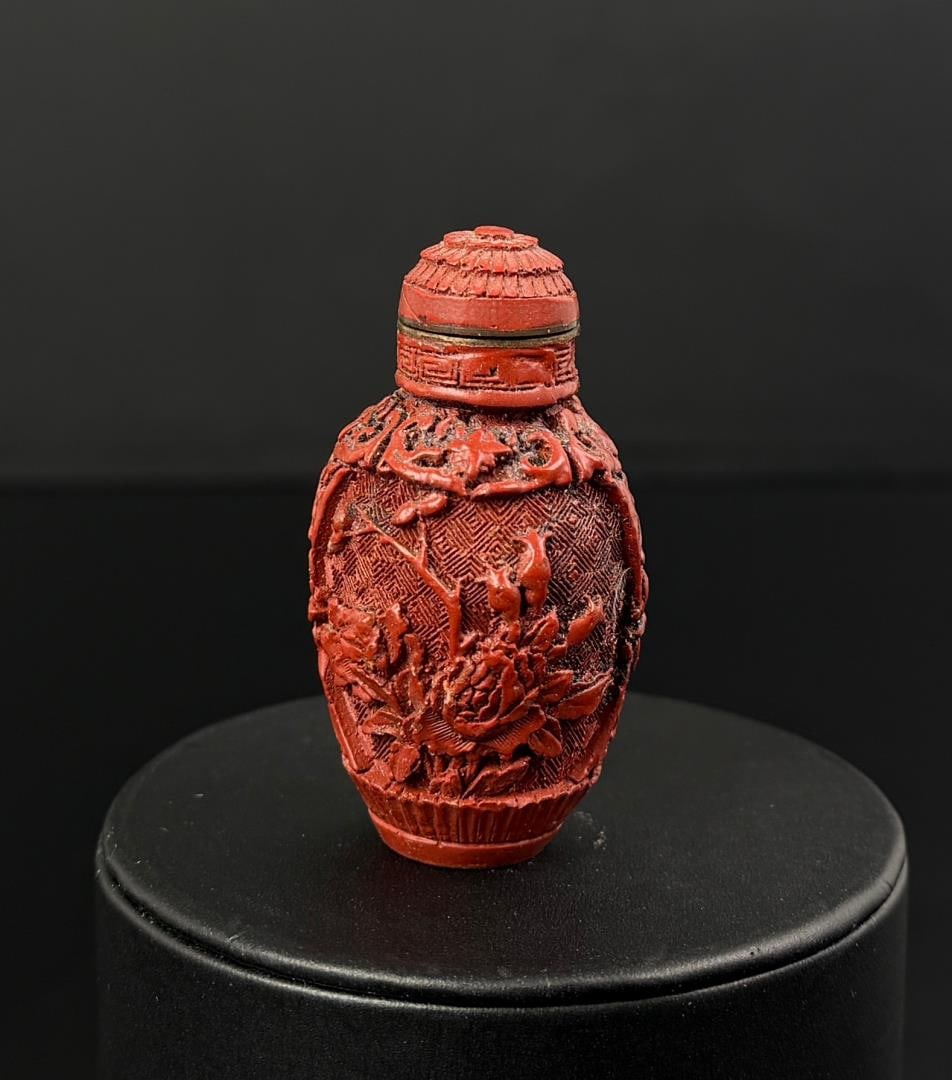 Chinese Snuff Bottle: Resin. 2 3/8" tall.