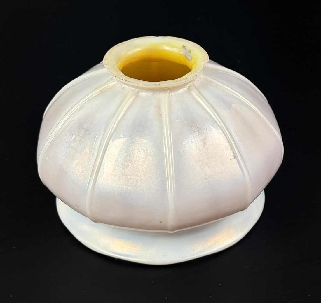 Steuben Art Glass Aurene Calcite Lamp Shade: 5 1/2" diameter, 3 1/2" tall.