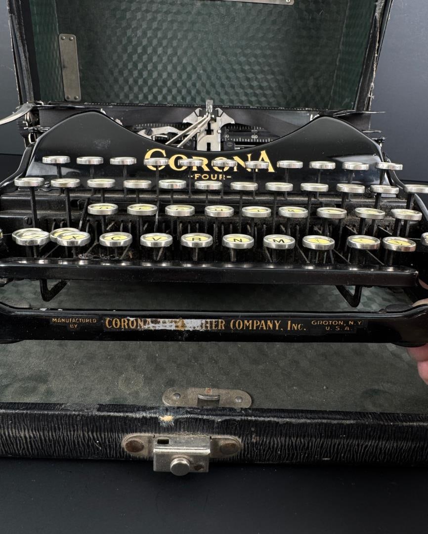 Corona Model 4 Portable Typewriter - 4