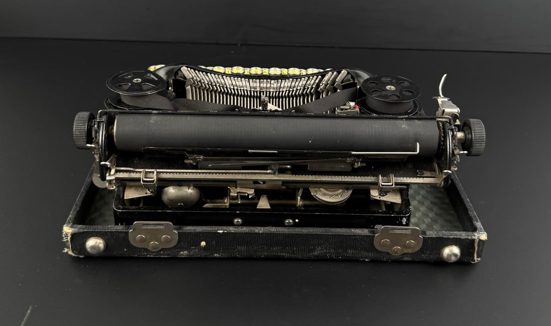 Corona Model 4 Portable Typewriter - 6