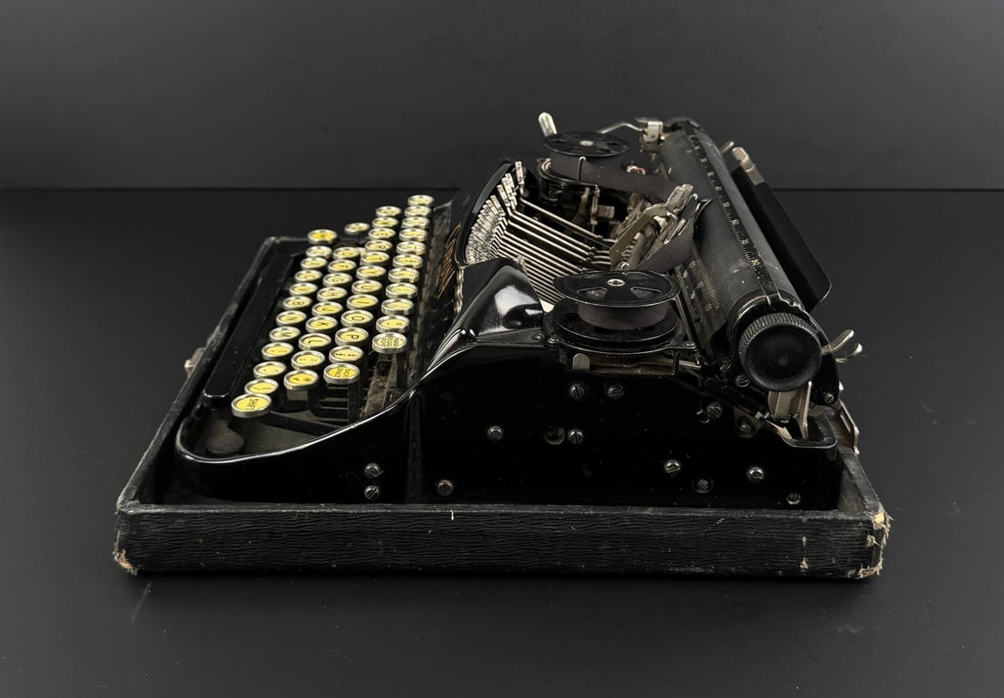 Corona Model 4 Portable Typewriter - 7
