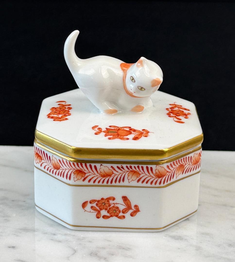 Herend Porcelain 6074 Cat Trinket Box: Chinese Bouquet Rust. 2 3/8" by 2 1/4" by 2 1/4"