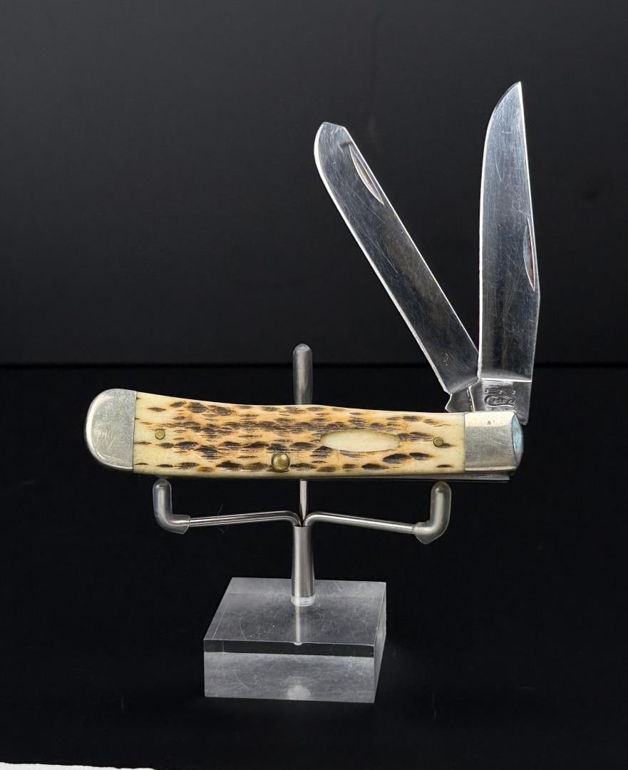 Case Trapper Pocket Knife: Missing the case emblem. 4" long closed.