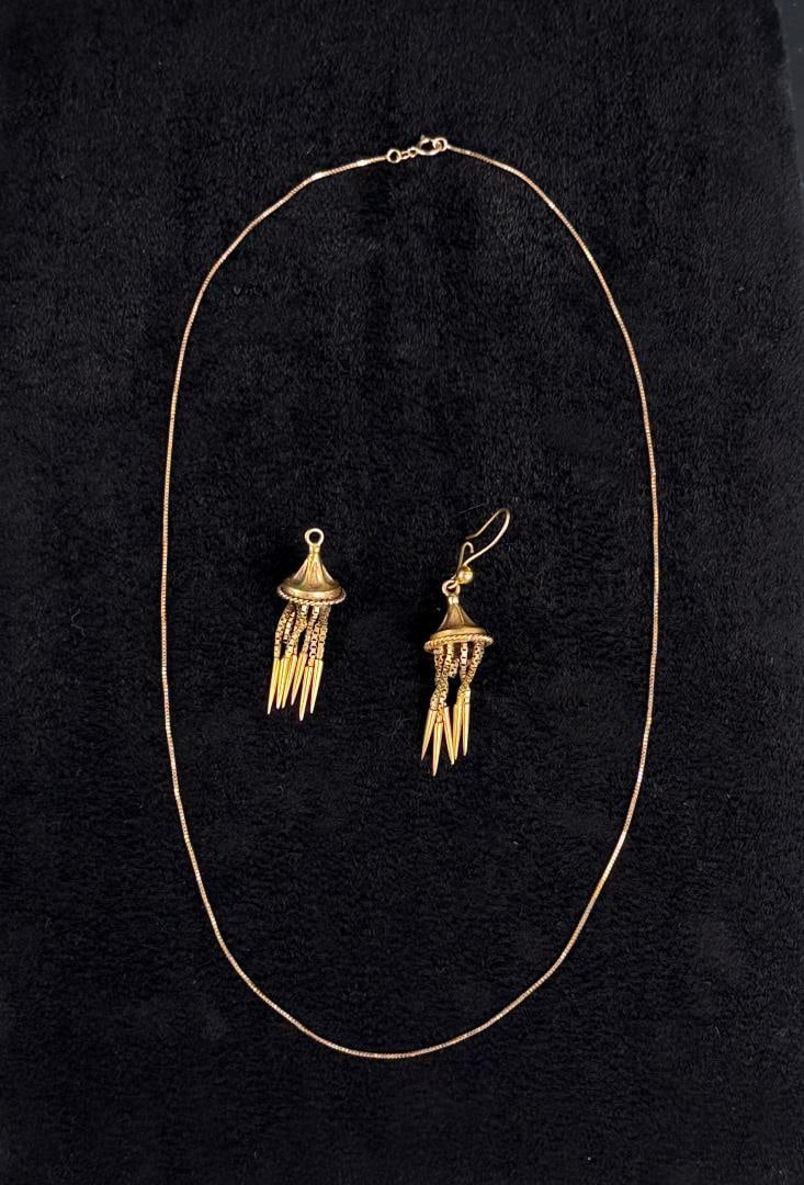 10k Gold Jewelry Collection: 6.41 grams. Lot requires payment via non credit card only.