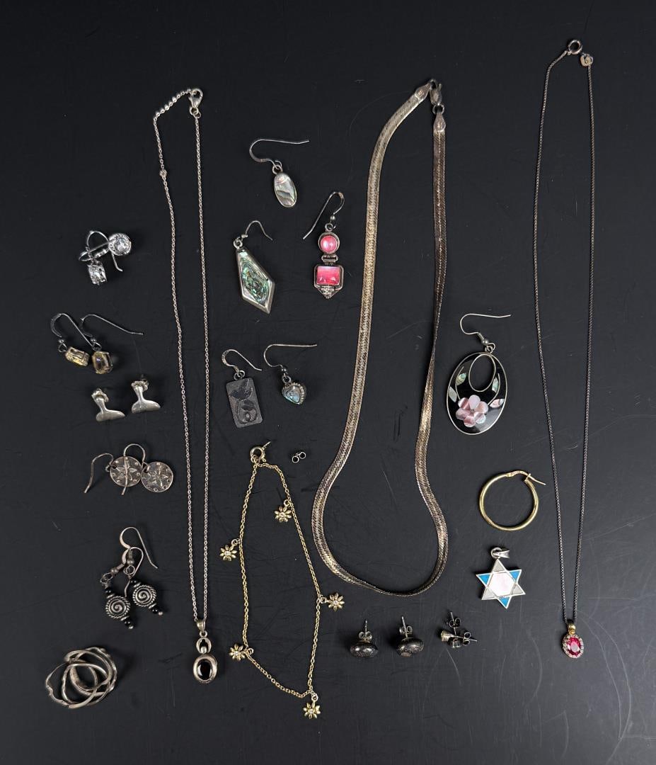 Collection of Sterling Silver Jewelry: 62.82 grams.