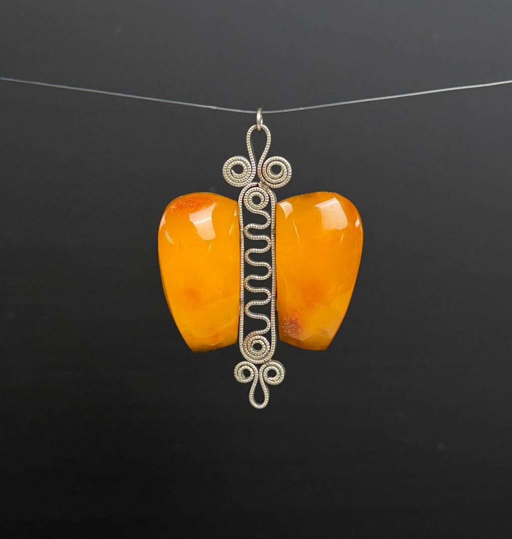 Sterling Silver Baltic Amber Pendant: 1 5/8" long. 9.48 grams.
