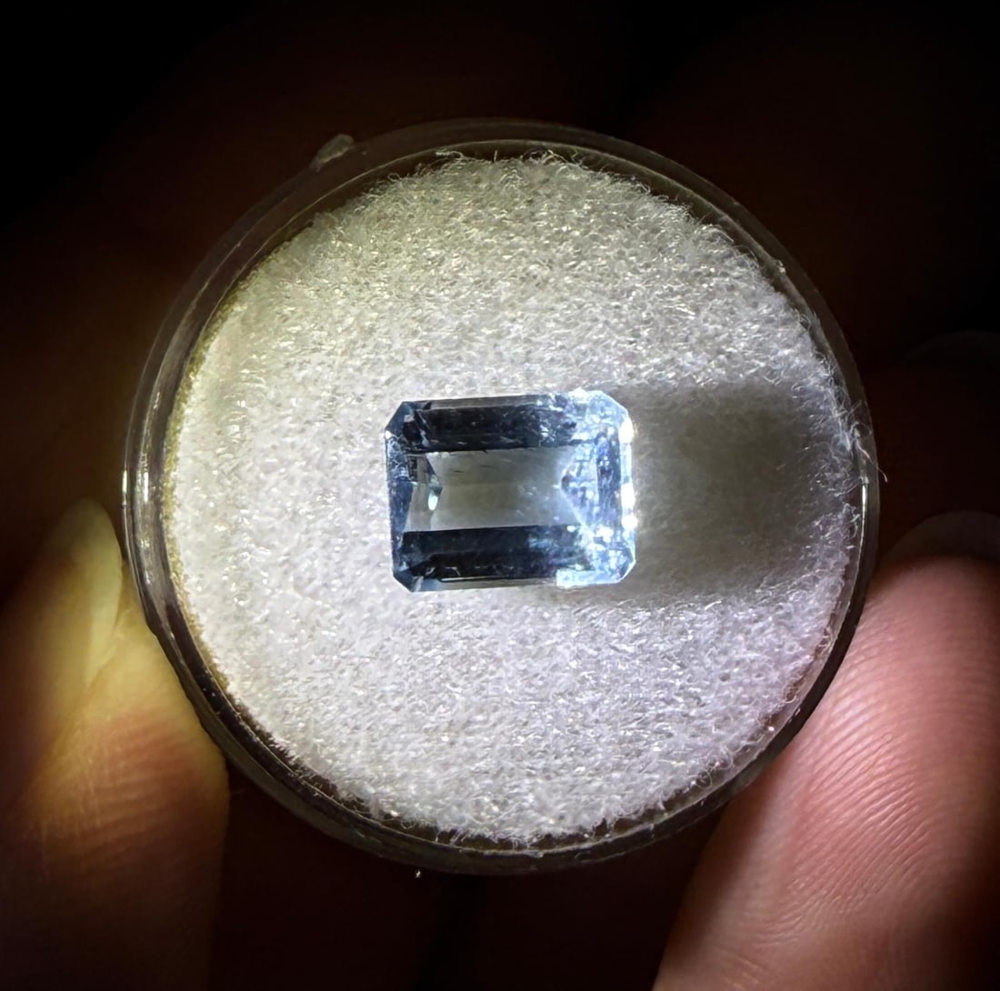 2.5ct Baguette Cut Aquamarine Gemstone (1 of 4)