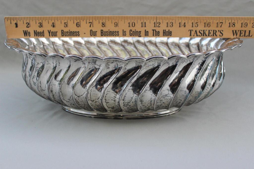 BUCCELLATI STERLING HAMMERED CENTERPIECE: Mario Buccellati Italian Sterling Hammered Bowl, center piece oval bowl, Stunning swirled fluted design all hand hammered. Marked underside "Italy Sterling Buccellati", hallmarked post 1967. size 18.5