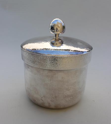 BUCCELLATI STERLING HAMMERED ICE BUCKET: Mario Buccellati Italian Sterling Hammered ice bucket with large silver finial top Marked underside "Italy Sterling Buccellati", post 1967. Size 9.75" H x 8" D Weight 52.6 (overall) this piece is insu