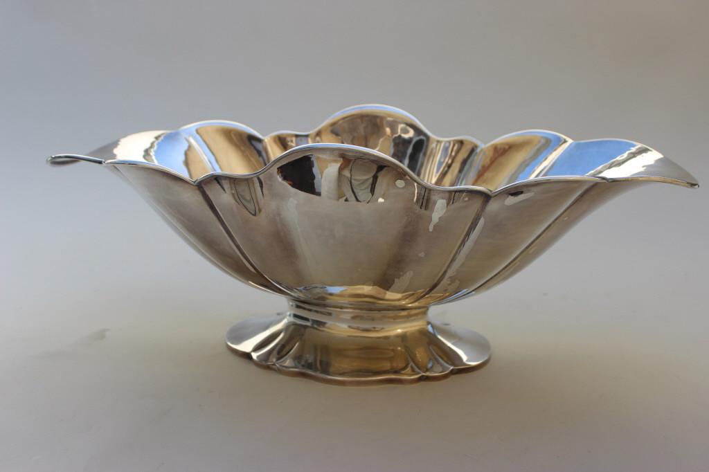 BUCCELLATI STERLING SCALLOPED CENTER BOWL: Mid-20th century Buccellati sterling silver scalloped center bowl marked on underside "Italy Sterling Buccellati", post 1967. Size 18.25" L x 8.25" W x 7" H 34.9 troy ounces, Good condition wear consi
