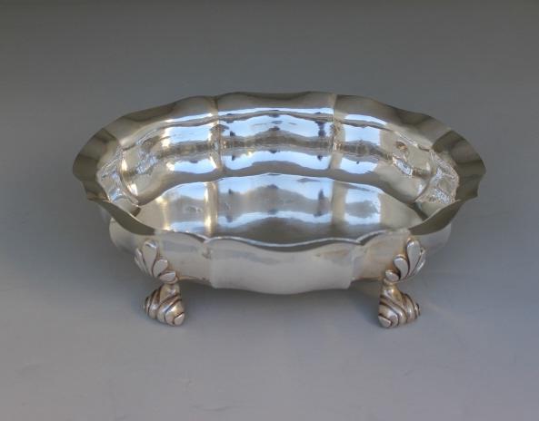 BUCCELLATI STERLING SCALLOPED FOOTED BOWL: Buccellati sterling silver hammered scalloped footed open vegetable bowl marked on underside "Italy Sterling Buccellati", post 1967. Monogrammed on the bottom & side. Size 10" L x 7.5" W x 3" H. 19.2 