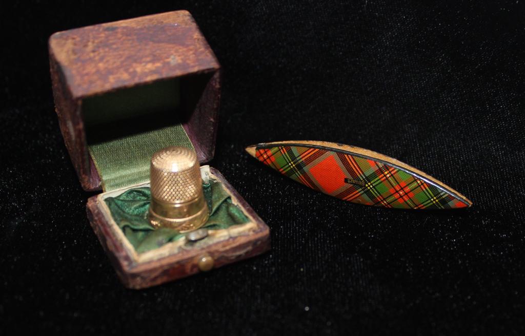 14K THIMBLE, TARTANWARE SEWING LOT: Tested gold thimble engraved with initials dated '82 good condition with original box, weight 4.8 grams. Tartanware "Stuart" thread holder small area missing tartan.