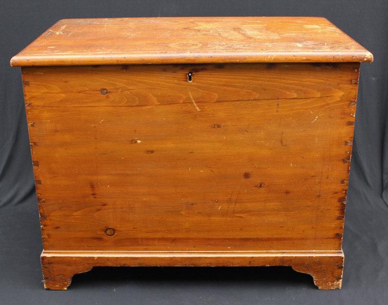 Pine Lift Top Blanket Box (1 of 7)