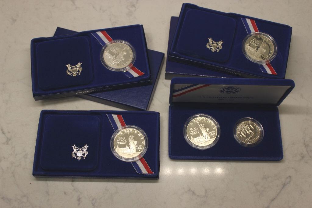(4) 1986 US Silver Liberty Coin Sets (1 of 3)