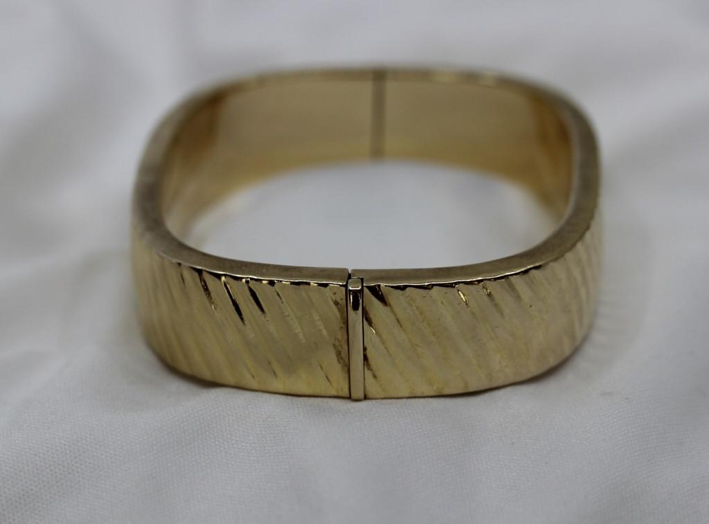 14k Gold Hinged Bangle Bracelet (1 of 8)