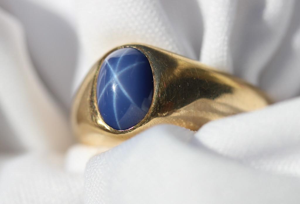 14k Linde Star Sapphire Ring (1 of 5)