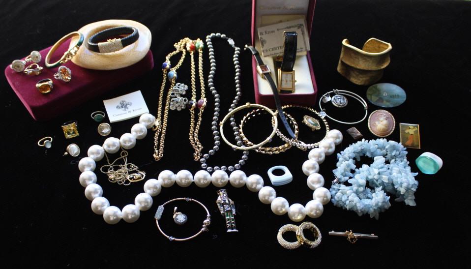 Costume Jewelry Lot: Costume Jewelry Lot, Jean Dousset, Camrose & Kross, Hollywood Collection, Kenneth Lane, JBK