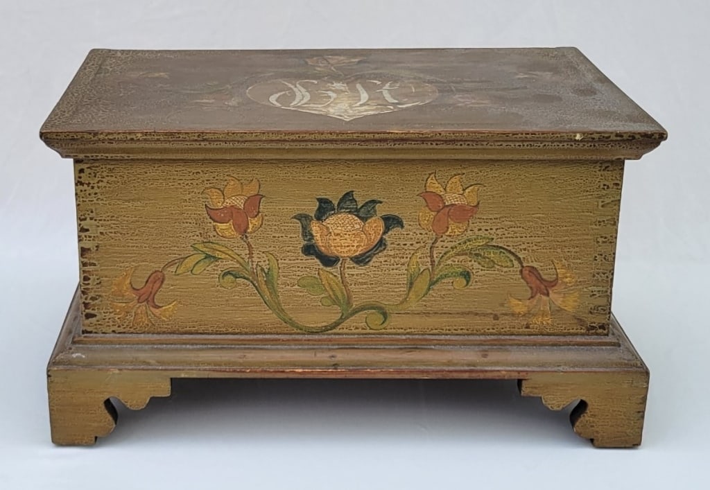 Paint Decorated Lift Top Box (1 of 5)