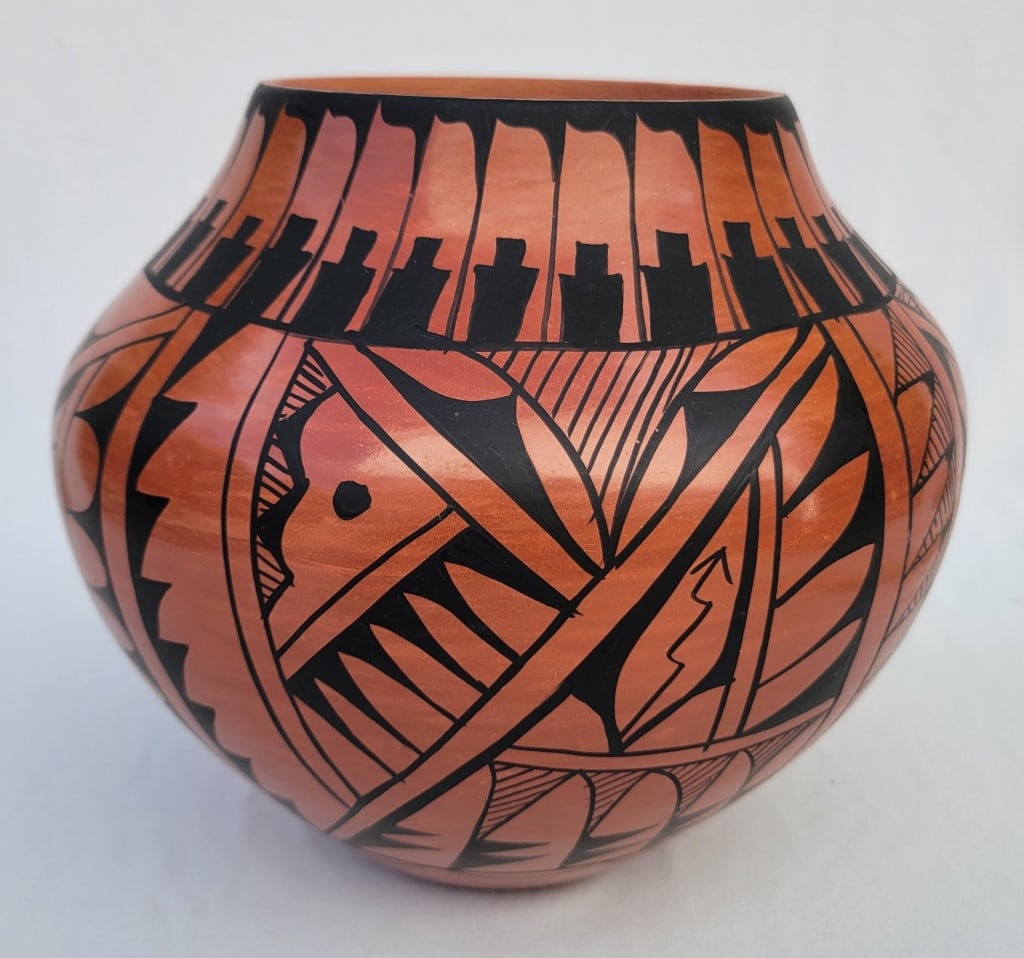 Chinana Jemez American Indian Pot: Chinana Jemez American Indian Pot, 7" Height.