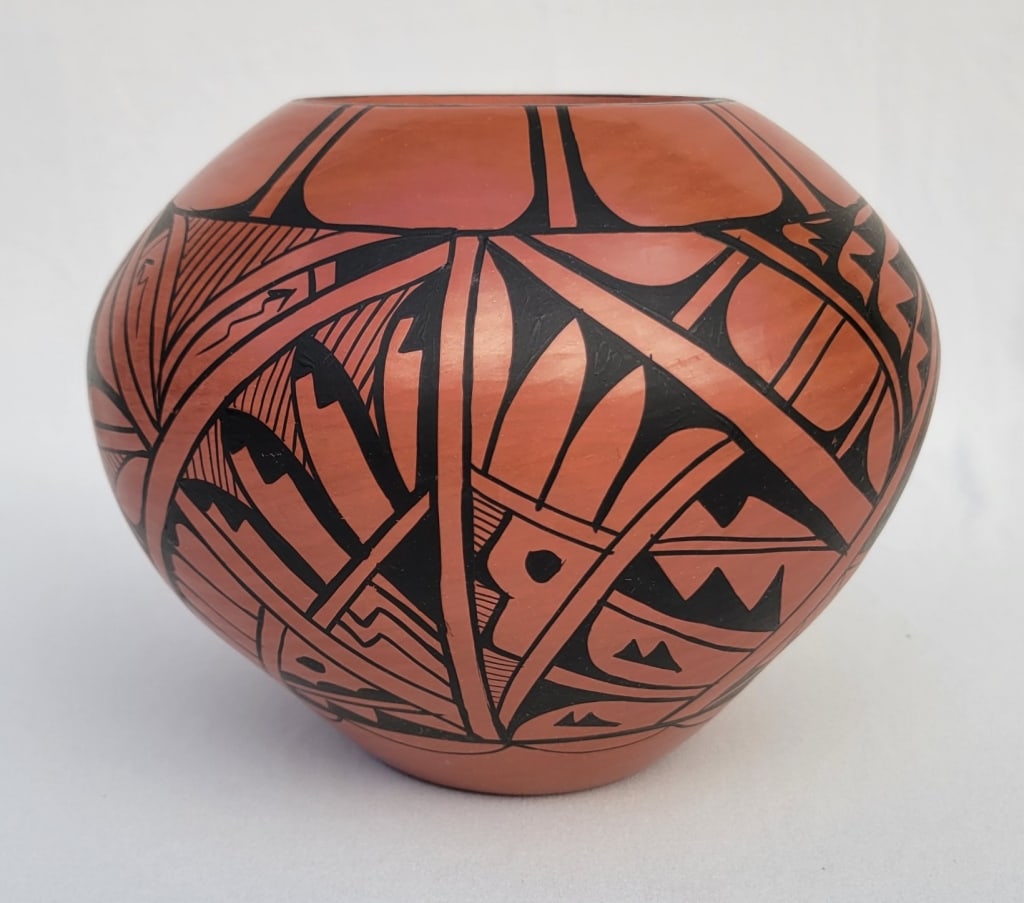 Chinana Jemez American Indian Pot: Chinana Jemez American Indian Pot, 6" tall