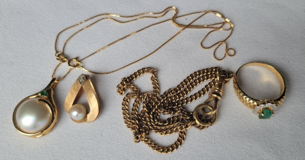 Estate Jewelry Lot 14K Diamond Emerald Ring (1 of 8)