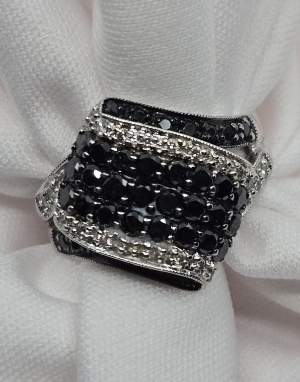 18K White Gold White & Black Diamond Ring (1 of 5)
