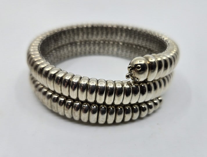 John Hardy Sterling Silver Snail Contour Bracelet: John Hardy Sterling Silver Snail Contour Bracelet, 9.21 mm, 2.71 troy ounces.