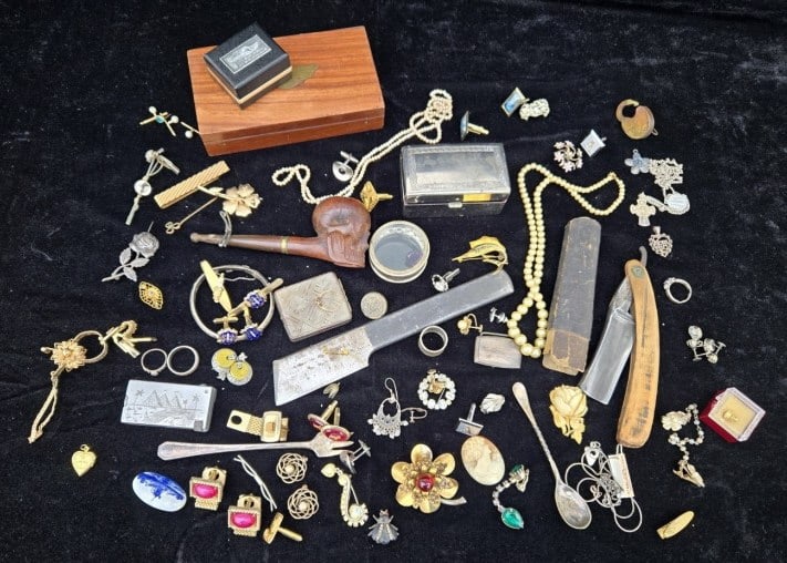 Costume Jewelry, Pipe, Boxes Etceteras: Costume Jewelry, Pipe, Boxes Etceteras