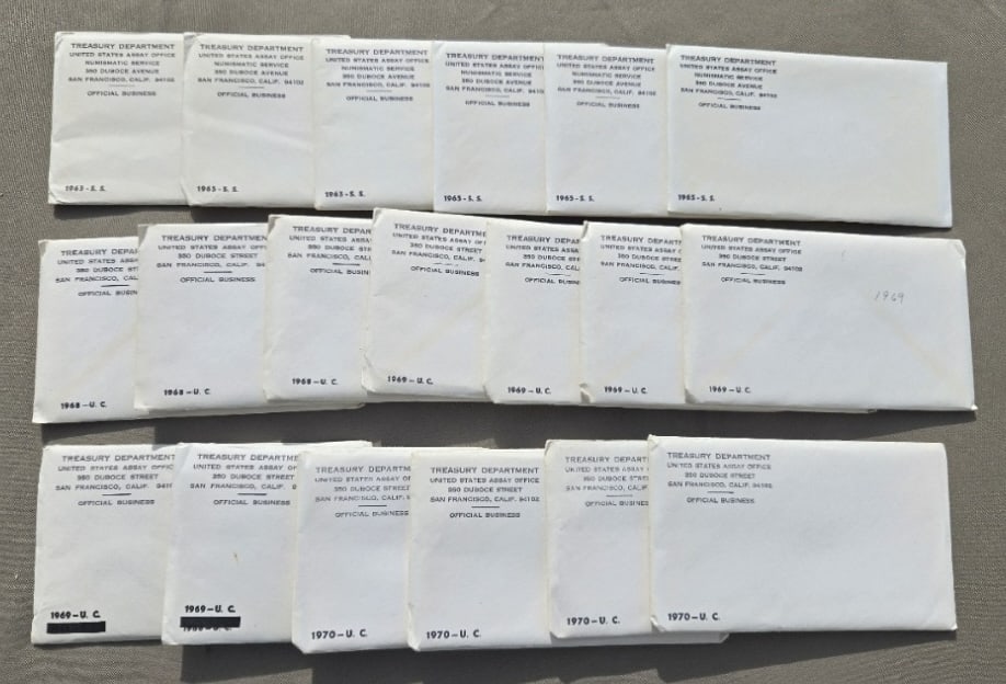 (19) 1965-1970 US Mint Sets (1 of 1)