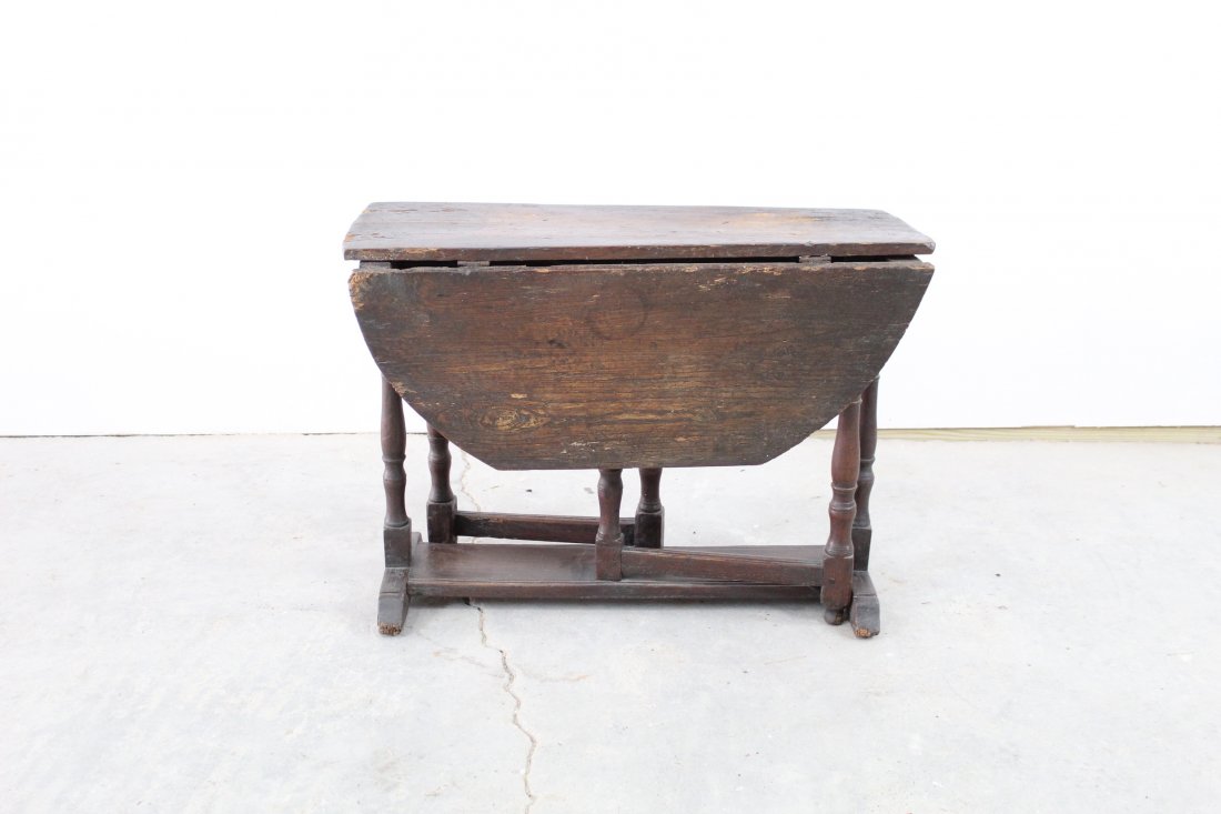 Drop-Leaf Round Table: Nice round smaller sized drop-leaf round table. Good condition.