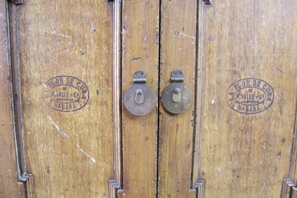 Wood 2-Door Cabinet Store Display Cigars, Habana,Cuba