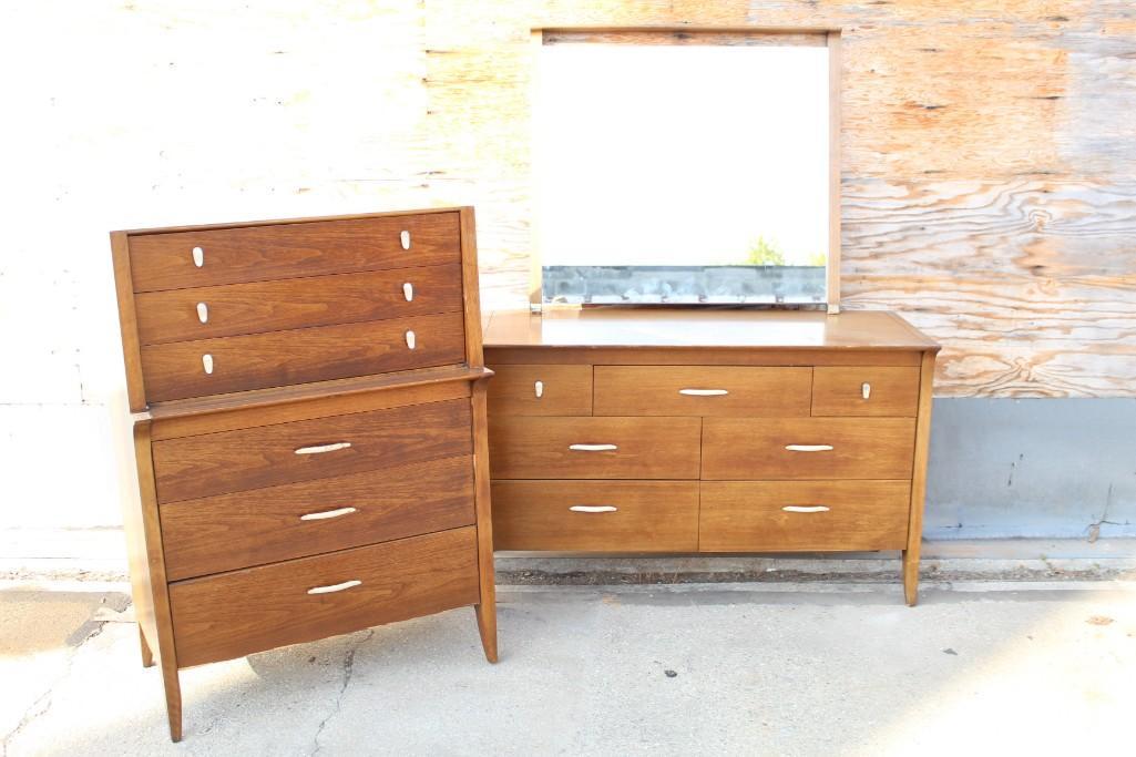 Mid-century Modern Drexel Wood Dresser Vanity Bed Set (1 of 10)