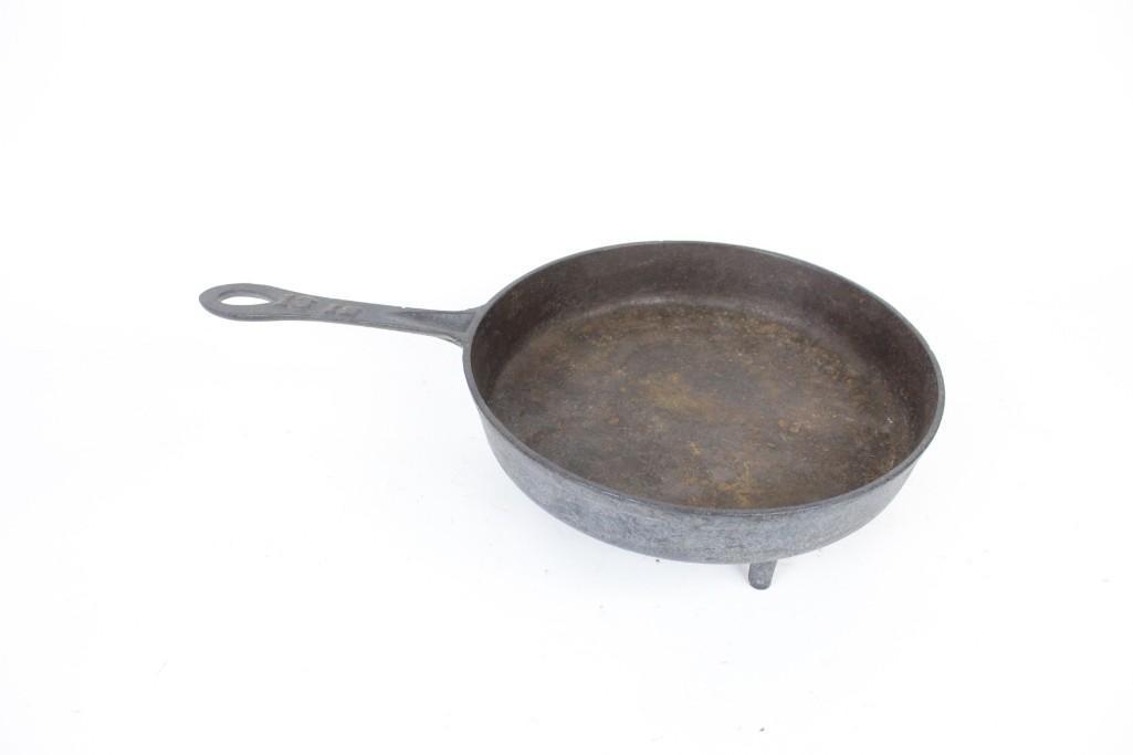 19th Cent. 13in Spider Leg Cast Iron Skillet,Gate Mark (1 of 6)