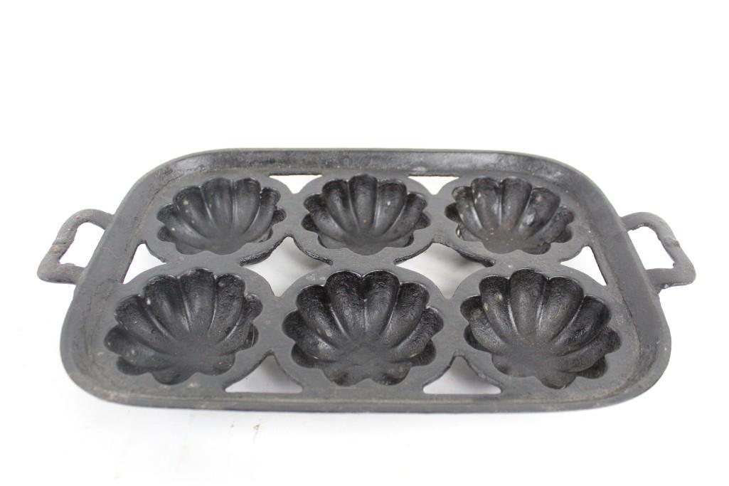 19th C Gate Mark Cast Iron Turk's Head Gem/Muffin Pan (1 of 5)