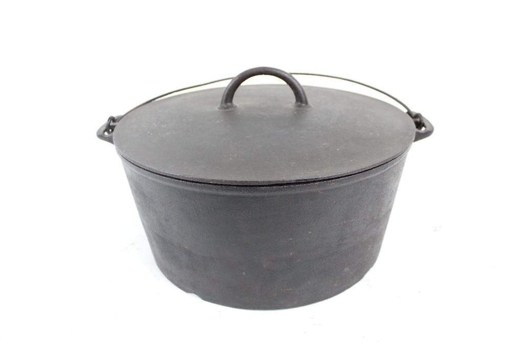 Antique Griswold "Erie 840 11" Cast Iron Pot with Lid (1 of 10)
