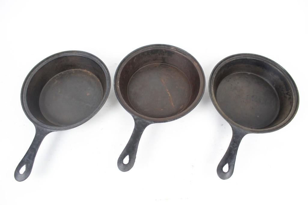 Set of 3 Antique 19thC Cast Iron Skillets,Gate Mark,0&1 (1 of 9)