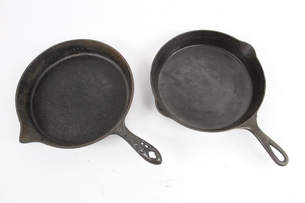 2 Cast Iron Skillet Pans,H.F.Co. 1879,Victor "9" (1 of 8)