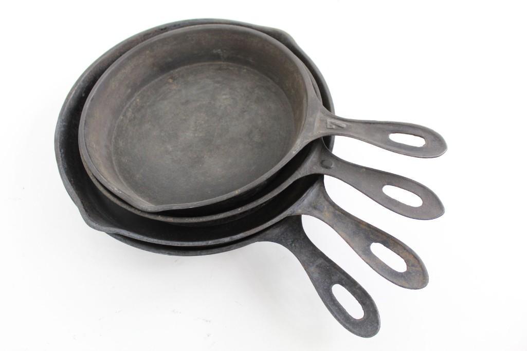 4 Antique 19thC Cast Iron Skillets Pans,Gate Mark (1 of 10)