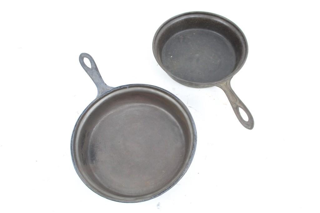 2 Antique 19thC Cast Iron Skillets w/ Ornate Handles (1 of 6)