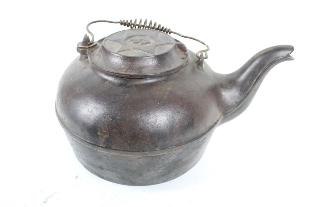 Antique Cast Iron Tea Kettle "6" & Star Lid, Gate Mark (1 of 8)