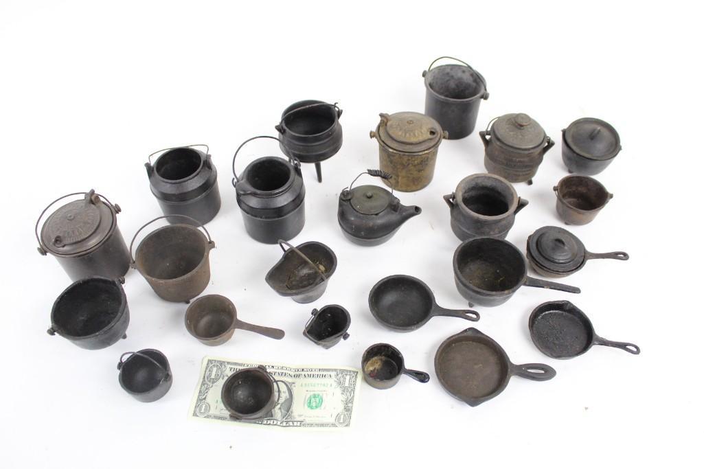 Collection of Miniature & Toy Cast Iron Pots Kettles #1 (1 of 7)